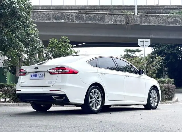 Ford Mondeo EcoBoost 180 fashion type