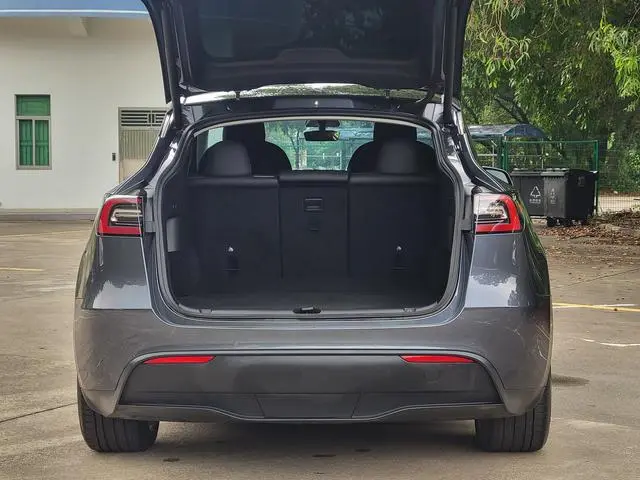 Tesla Model Y Standard battery life, rear-wheel drive version