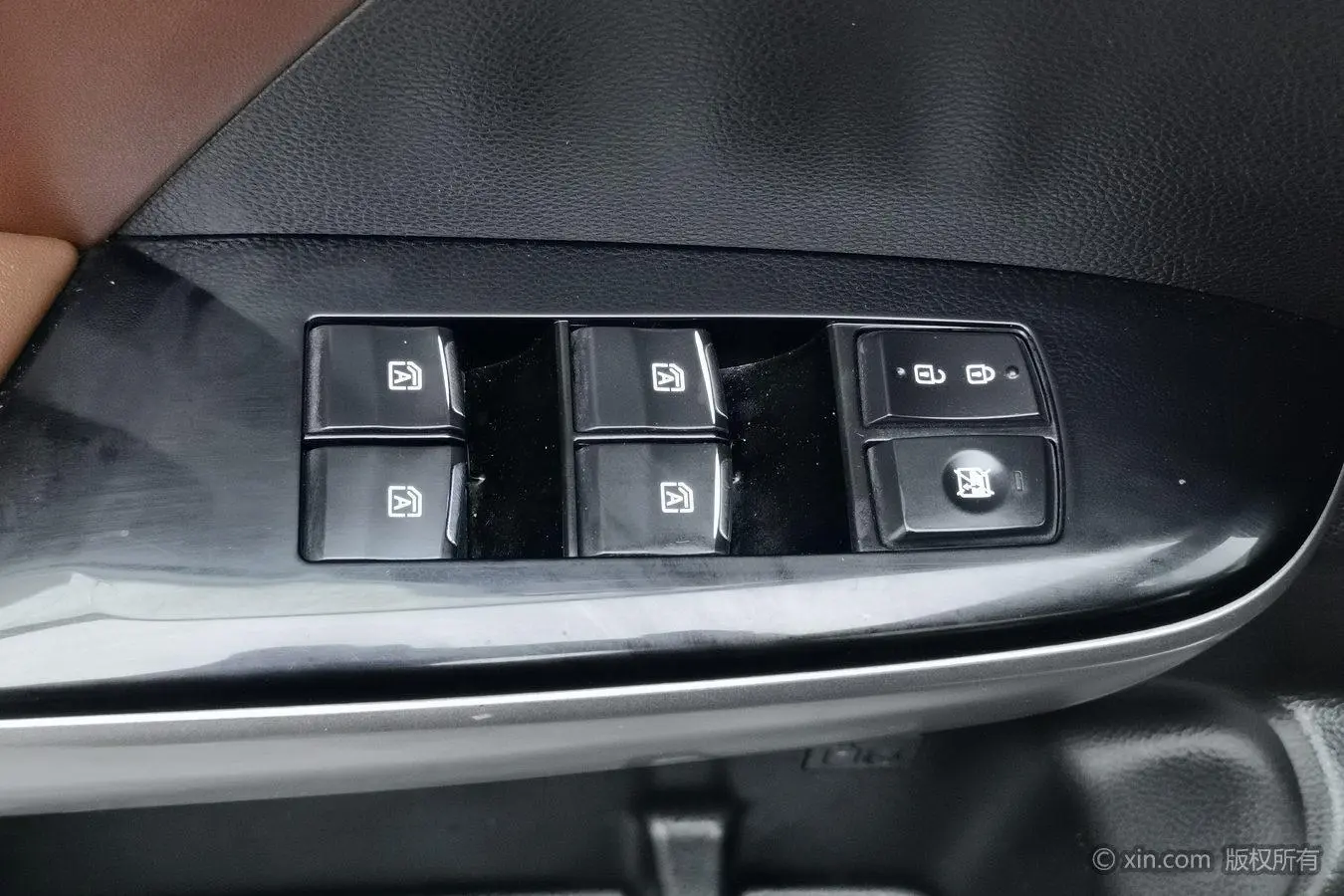 GAC Trumpchi GS8 390T two-wheel drive luxury Zhilian Edition 7 seats