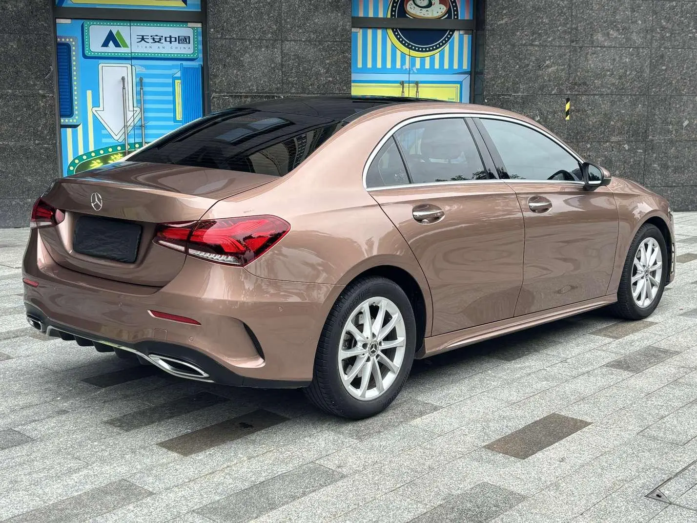 Mercedes-Benz Mercedes-Benz A-class A 200 L sports sedan fashion Version