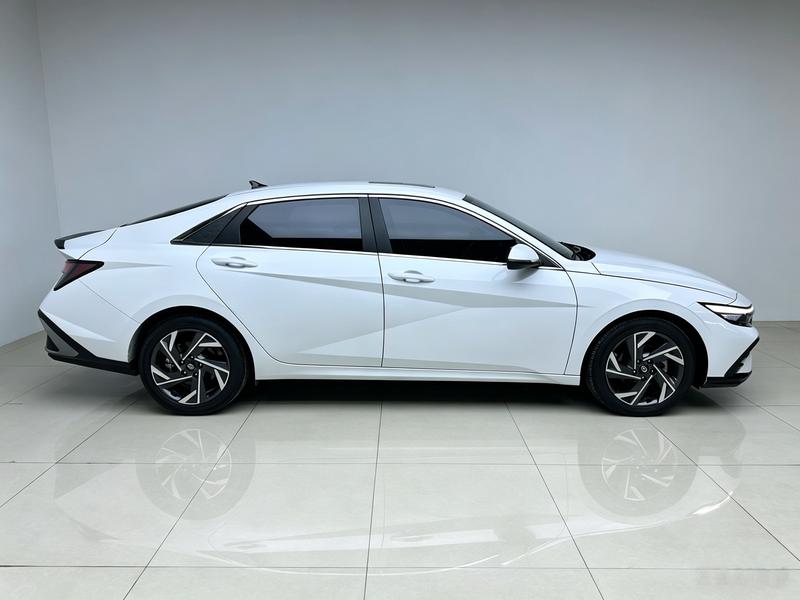 Hyundai Elantra 2023