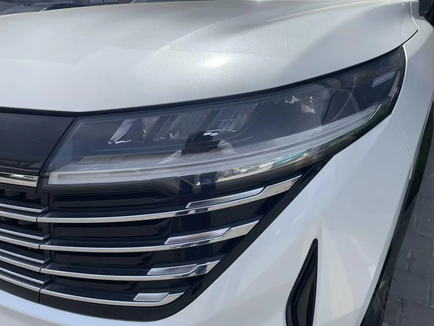 Nissan Exploring the land 380VC-TURBO four-wheel drive Zhizun Edition six-seater