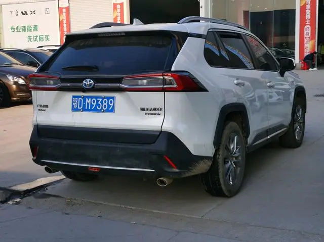 TOYOTA Wilanda Dual-engine 2.5L four-wheel drive luxury PLUS edition