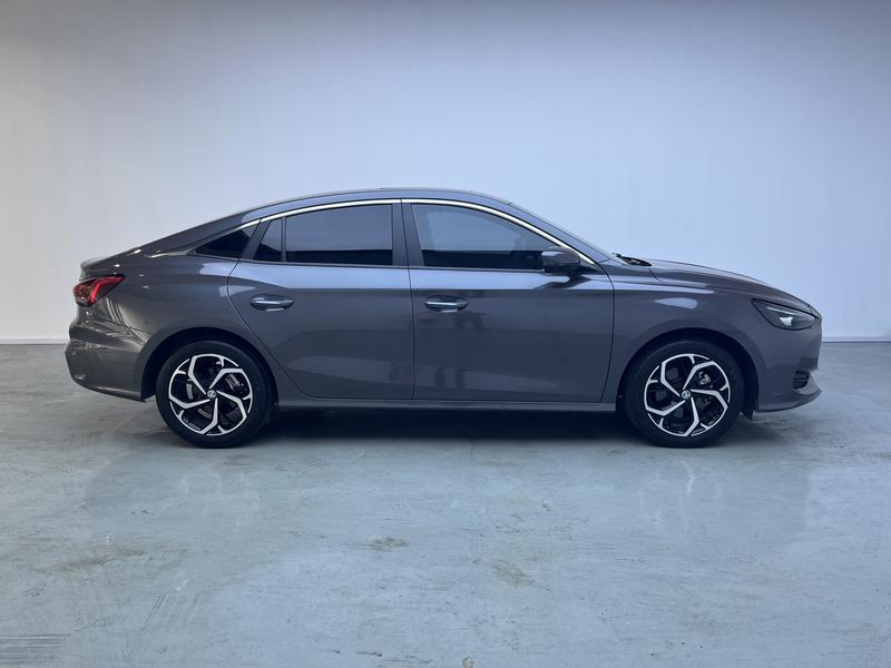 MG MG5 2025