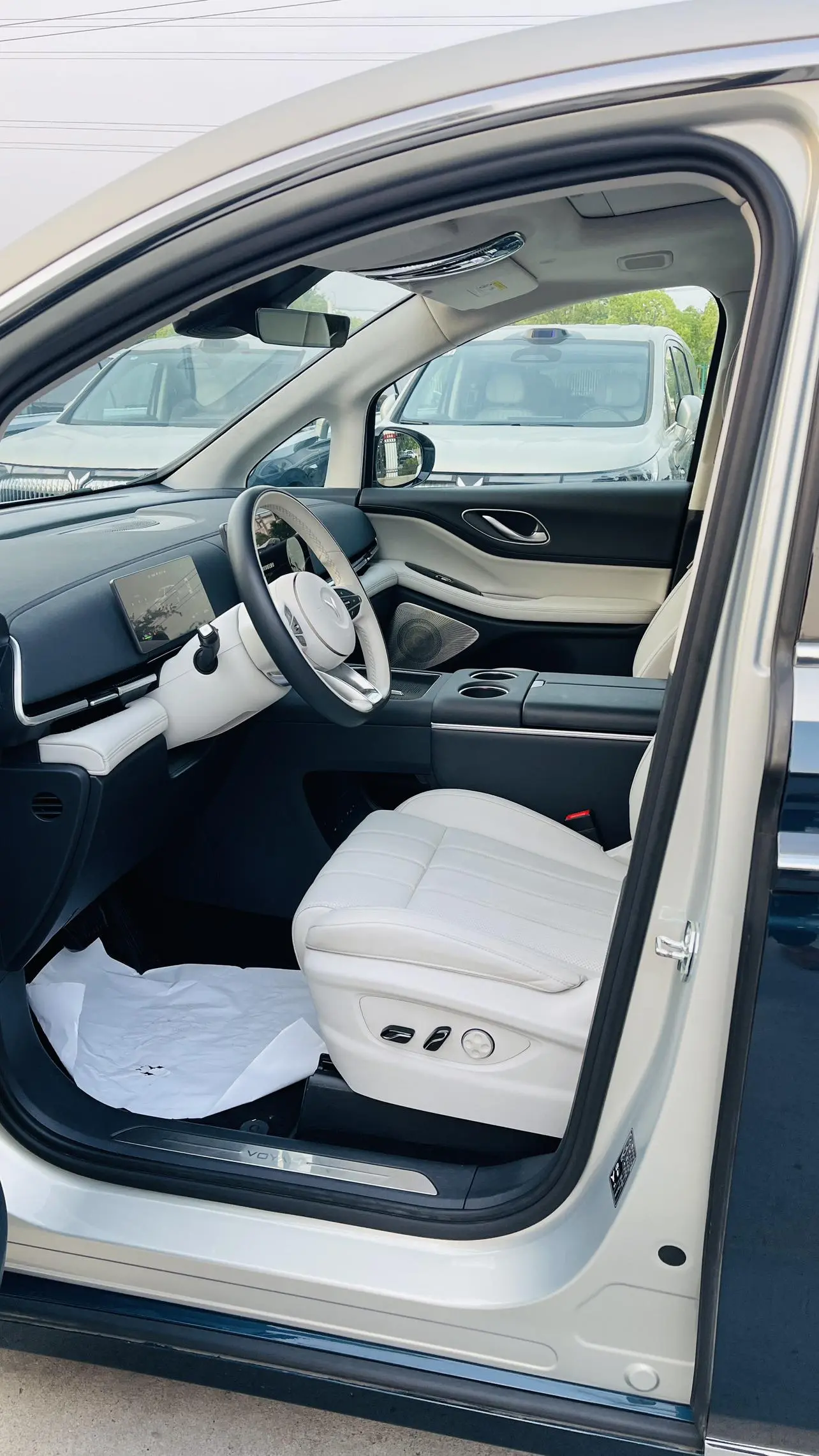 VOYAH Lantu Dreamer PHEV Four-wheel drive flagship dry version