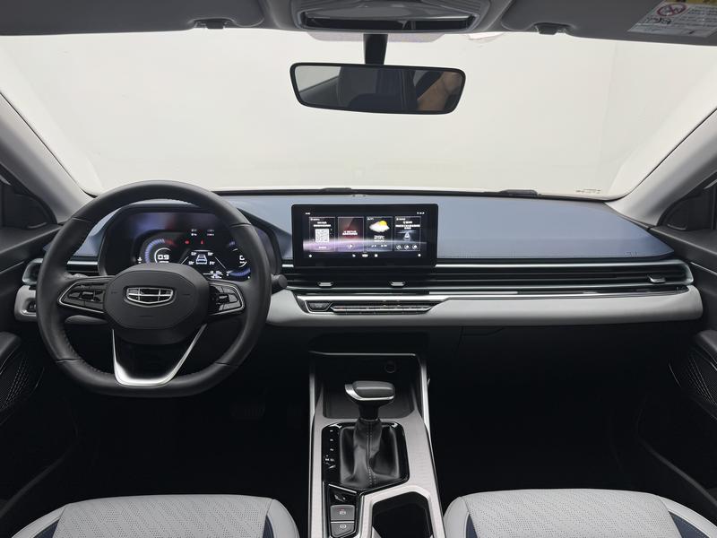 Geely Emgrand 2022