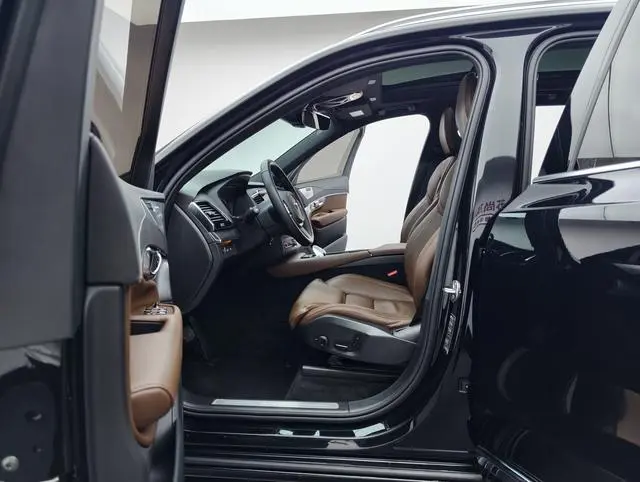 Volvo Volvo XC90 PHEV E-drive hybrid T8 Zhizun Deluxe Edition 7 Seats