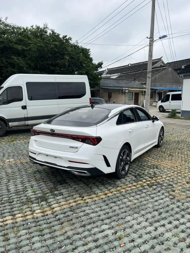 Kia Kia K5 270T CVVD Deluxe Edition