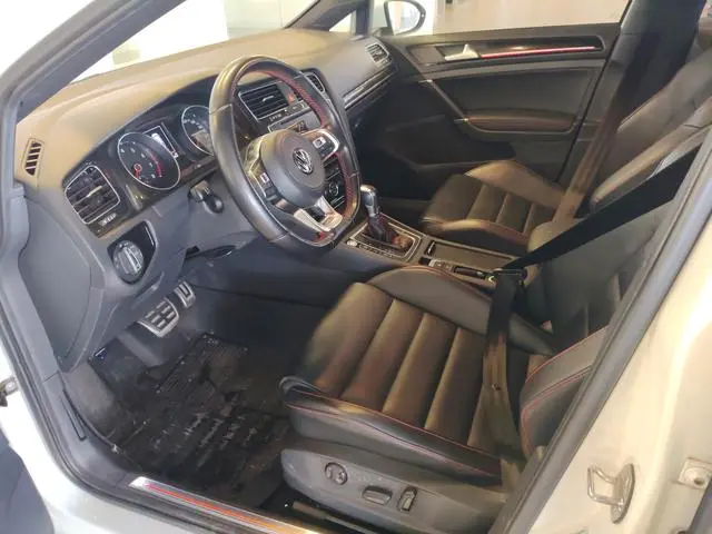 Volkswagen Golf GTI 2.0TSI GTI