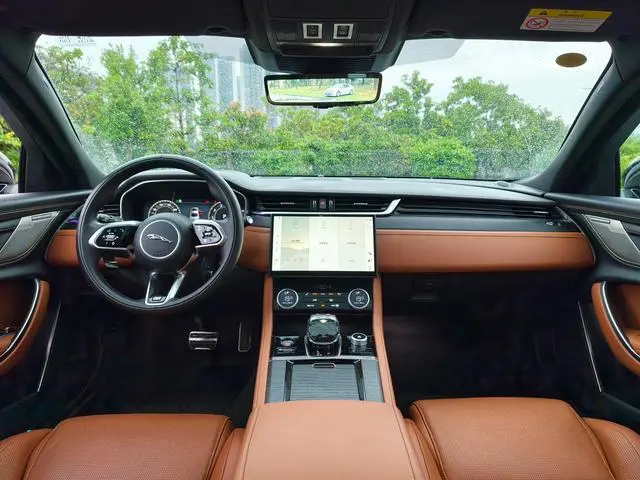 Jaguar Jaguar XFL 2.0T P300 four-wheel drive flagship sports gilt edition