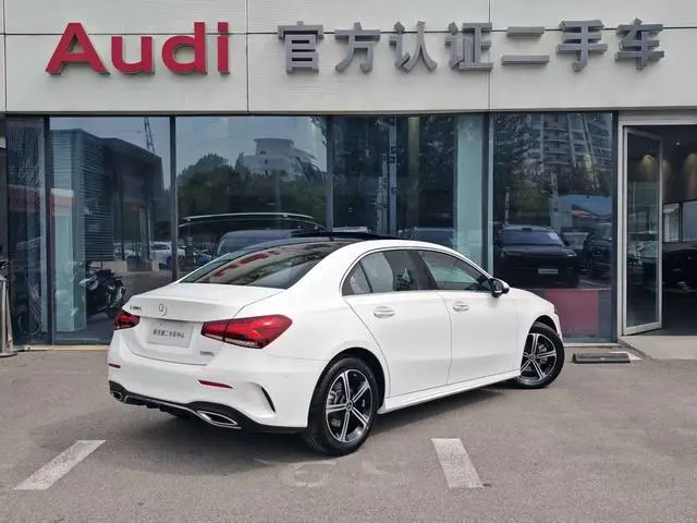 Mercedes-Benz Mercedes-Benz A-class A 200 L sports sedan fashion Version