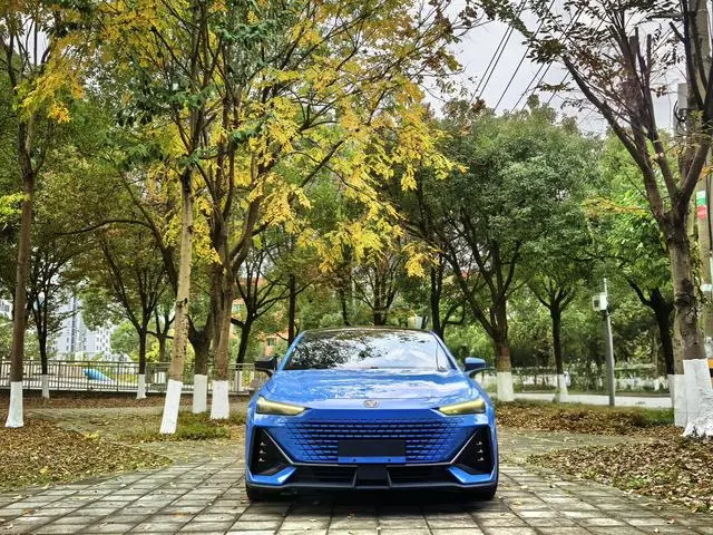 Changan Changan UNI-V 1.5T premium type