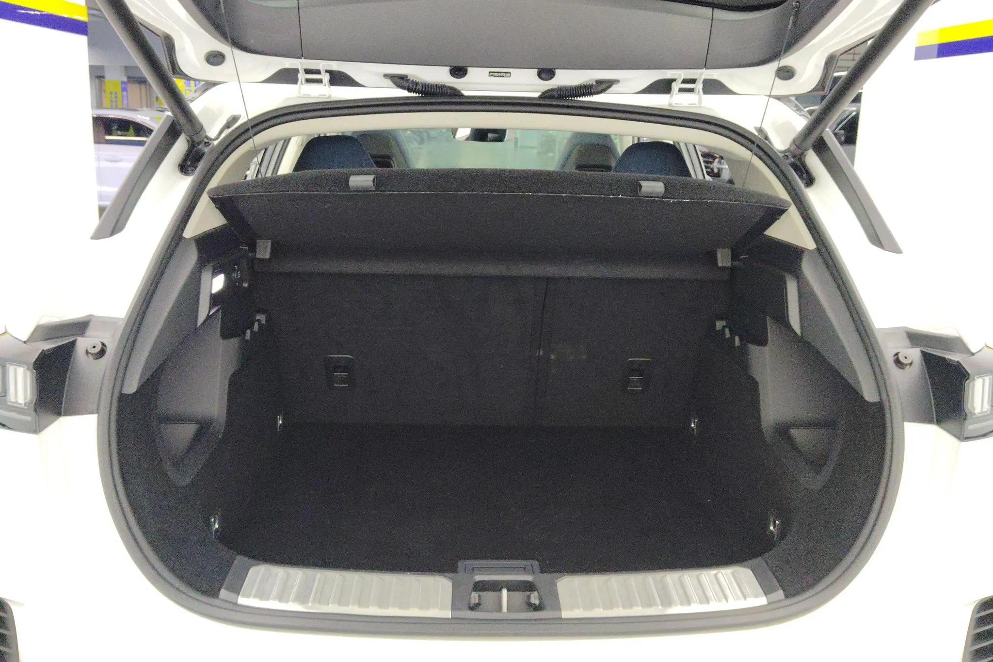 LYNK & CO Lynk 06 1.5T Yao Halo