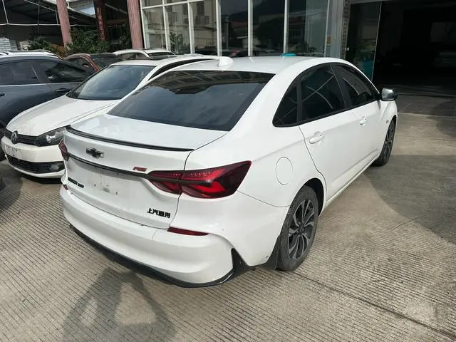 Chevrolet Cruze RS 330T Automatic Fun Version