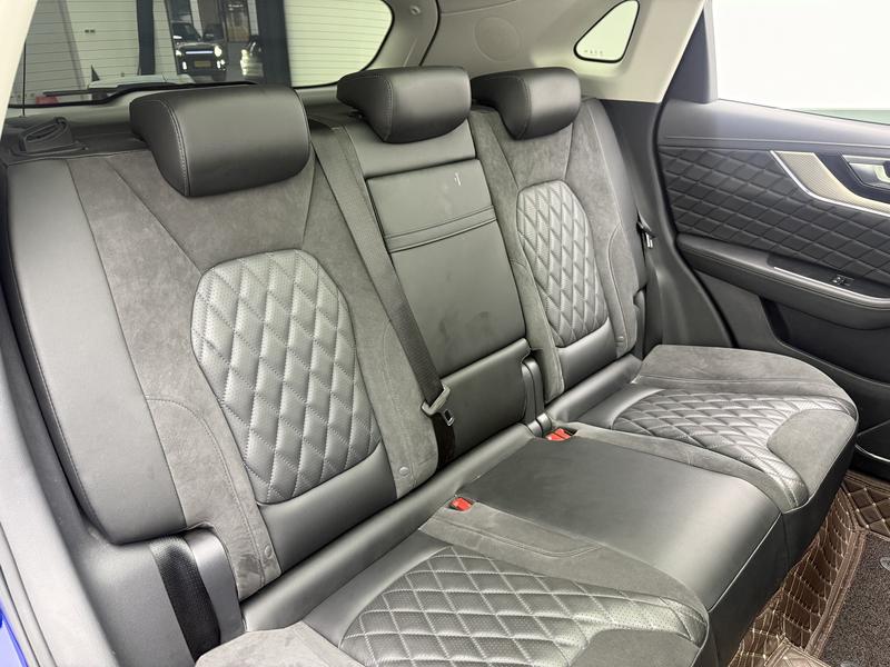 Hongqi Red Flag HS5 2019