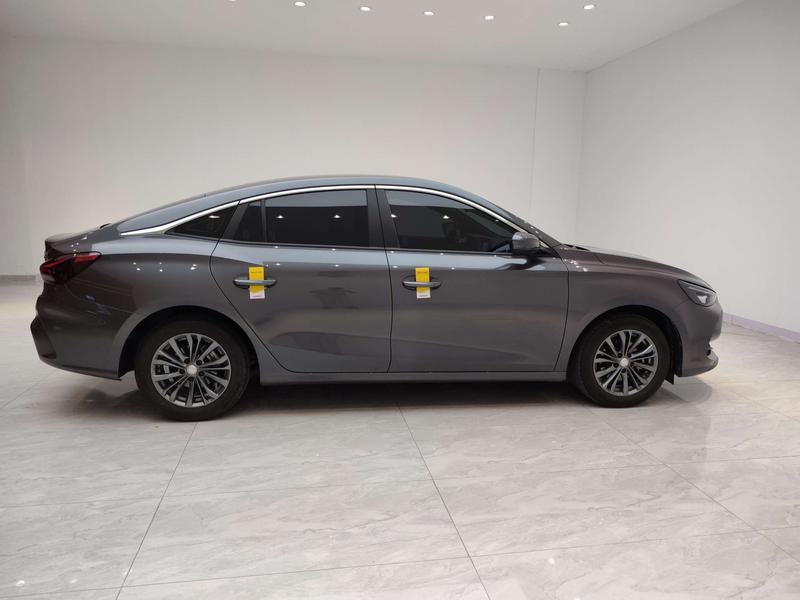 MG MG5 2025