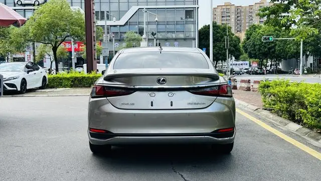 Lexus Lexus ES 300h Premium Edition