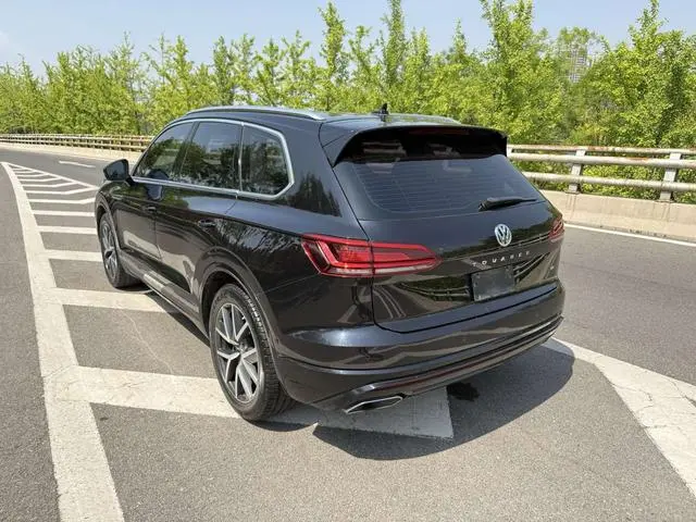 Volkswagen Touareg 3.0 TSI Sharp Front Version Country V