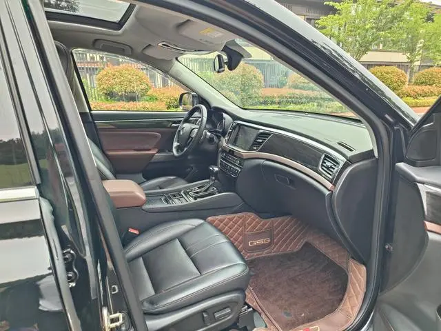 GAC Trumpchi GS8 320T two-wheel drive luxury Zhilian Edition 7 seats
