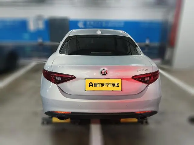 Alfa Romeo Giulia 2.0T 280HP Ti driving control version