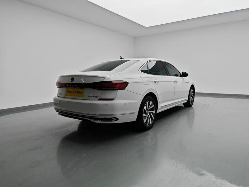 Volkswagen Passat PHEV 2022
