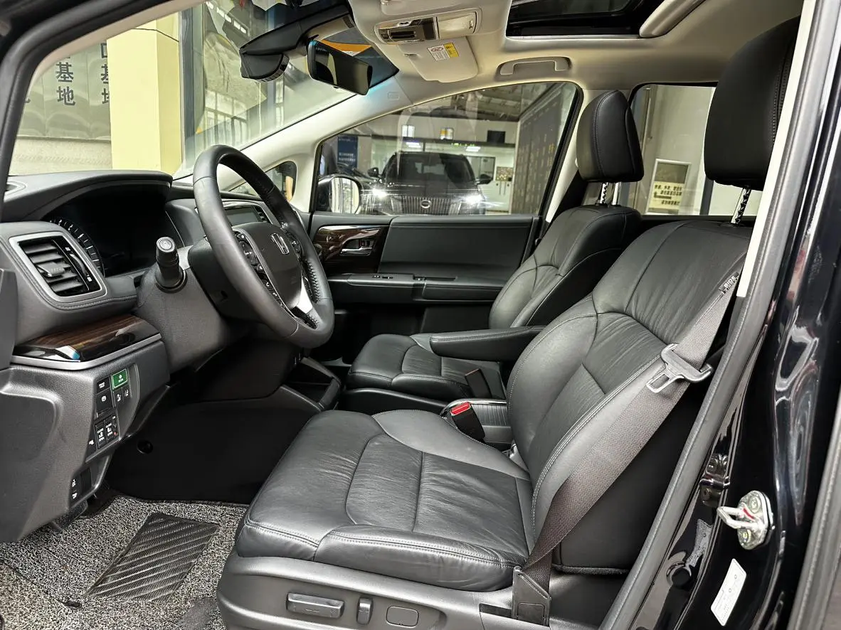 Honda Odyssey 2.0L Sharp*Exclusive Edition