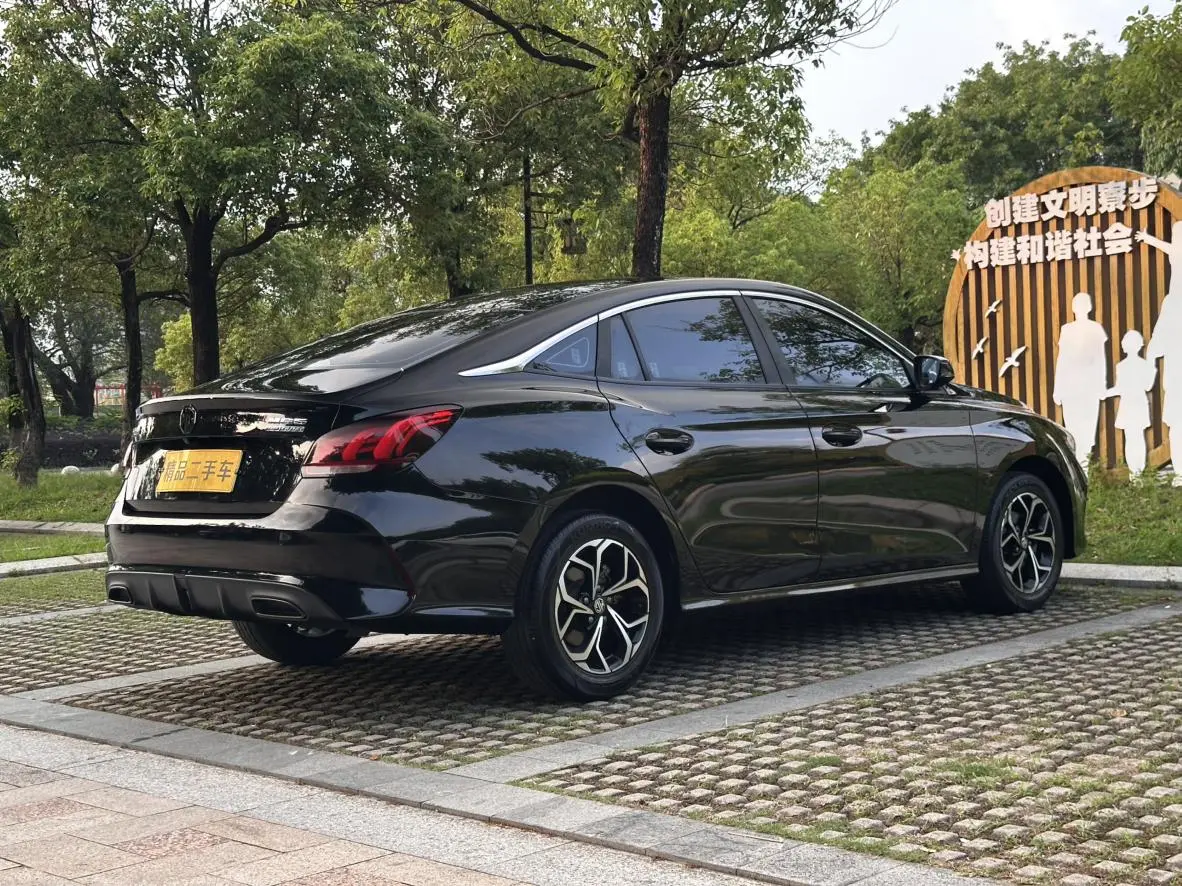 MG MG5 180DVVT CVT Youth Deluxe Edition