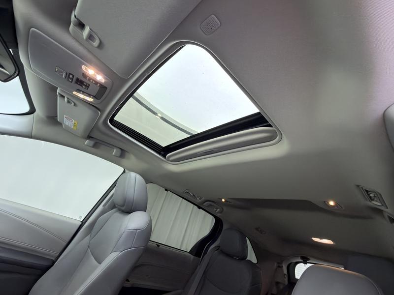 Toyota Gravia 2023