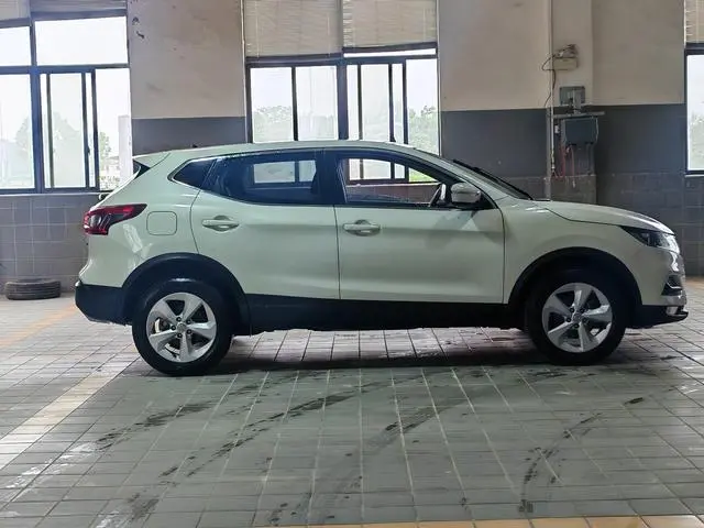 Nissan Qashqai 2.0 L XV Smart Edition