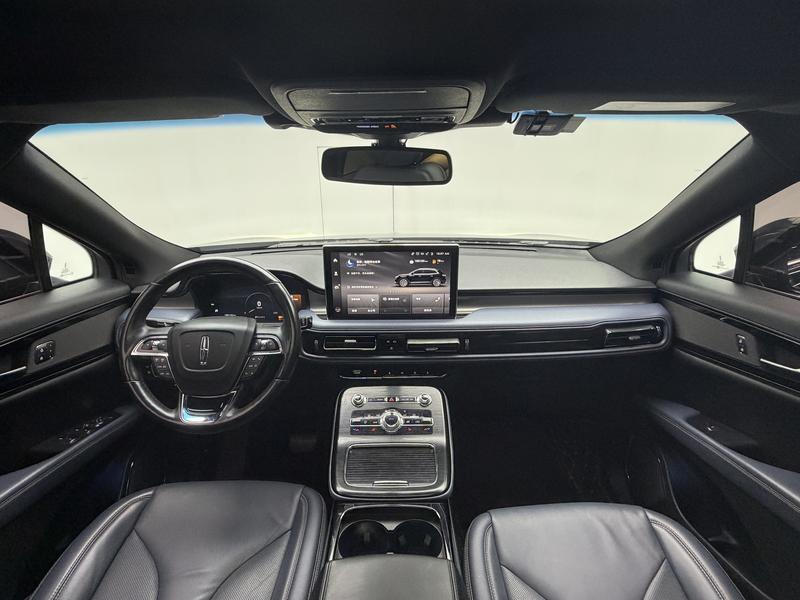 Lincoln Voyager 2021