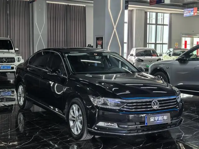 Volkswagen Magotan 330TSI DSG Luxury Country VI