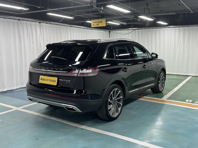 Lincoln Voyager 2021