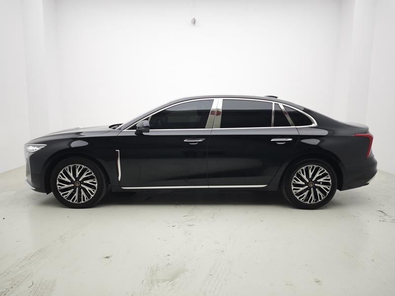Hongqi Red Flag H5 2025