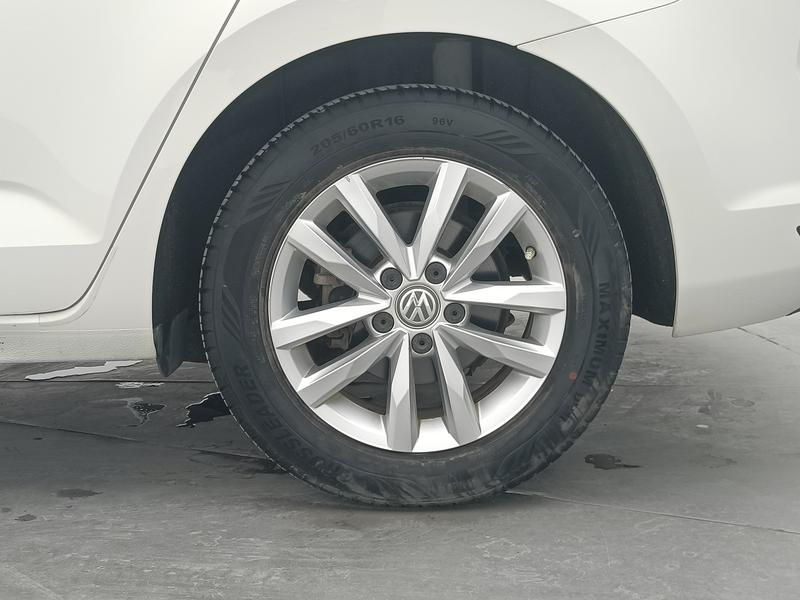 Volkswagen Touran L 2016