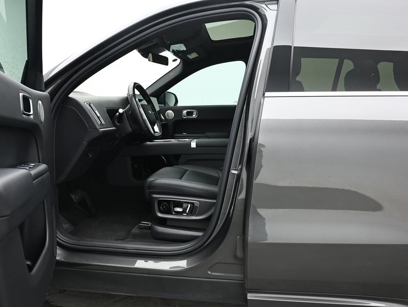 Li Auto Ideal L8 2024