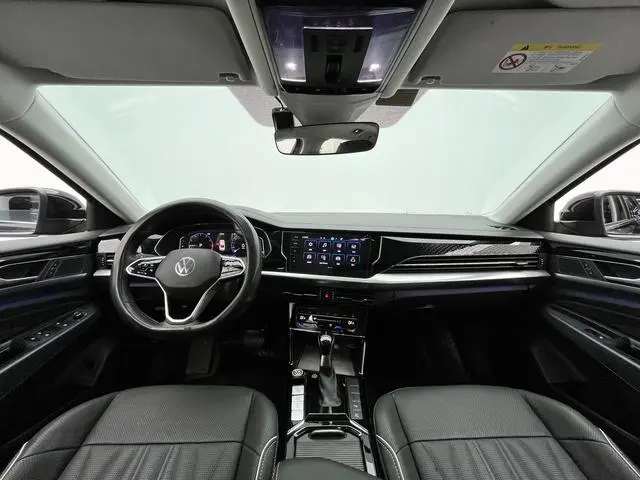 Volkswagen Passat 330TSI Deluxe Edition