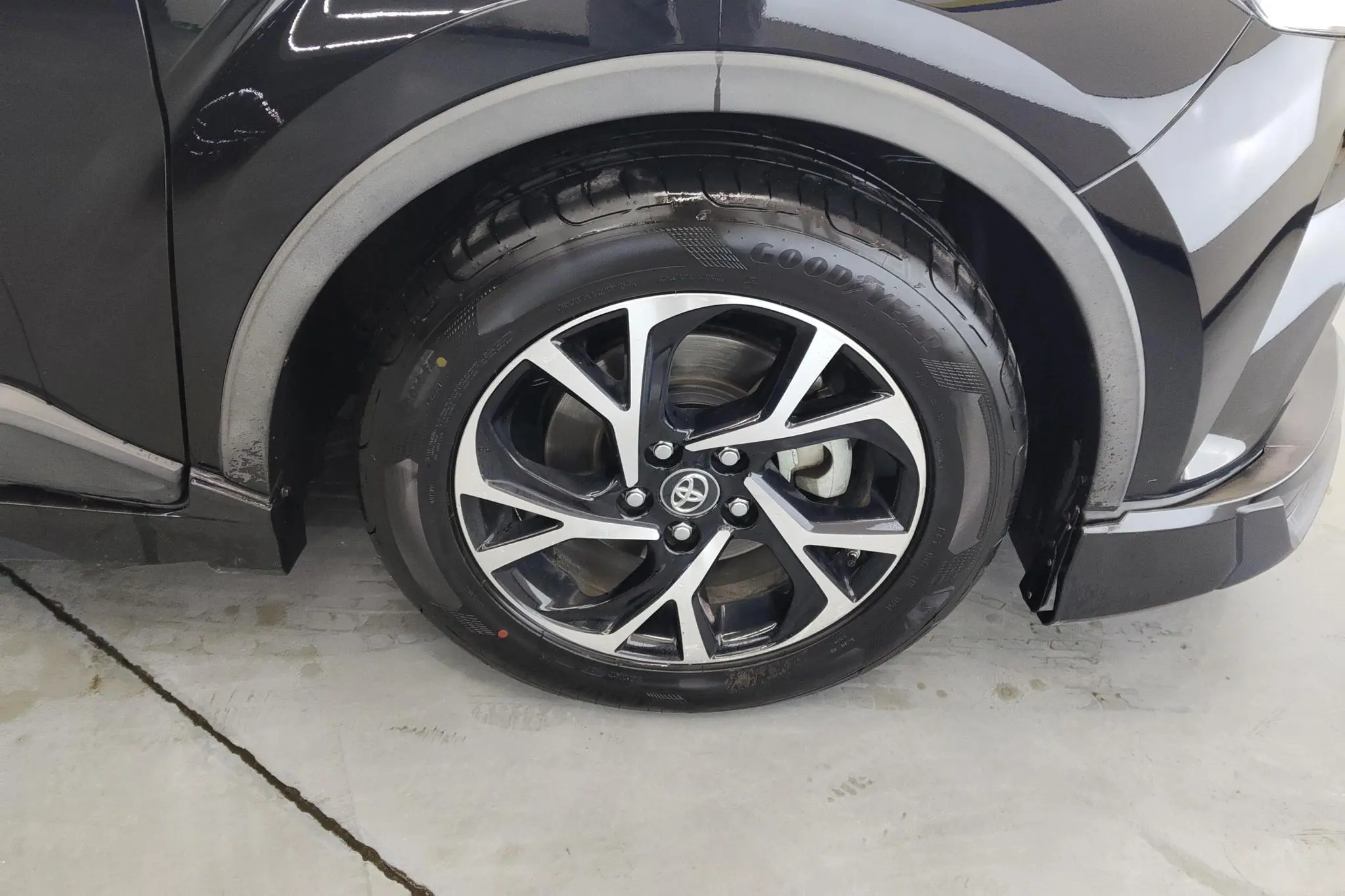 TOYOTA Toyota C-HR 2.0L Leading version