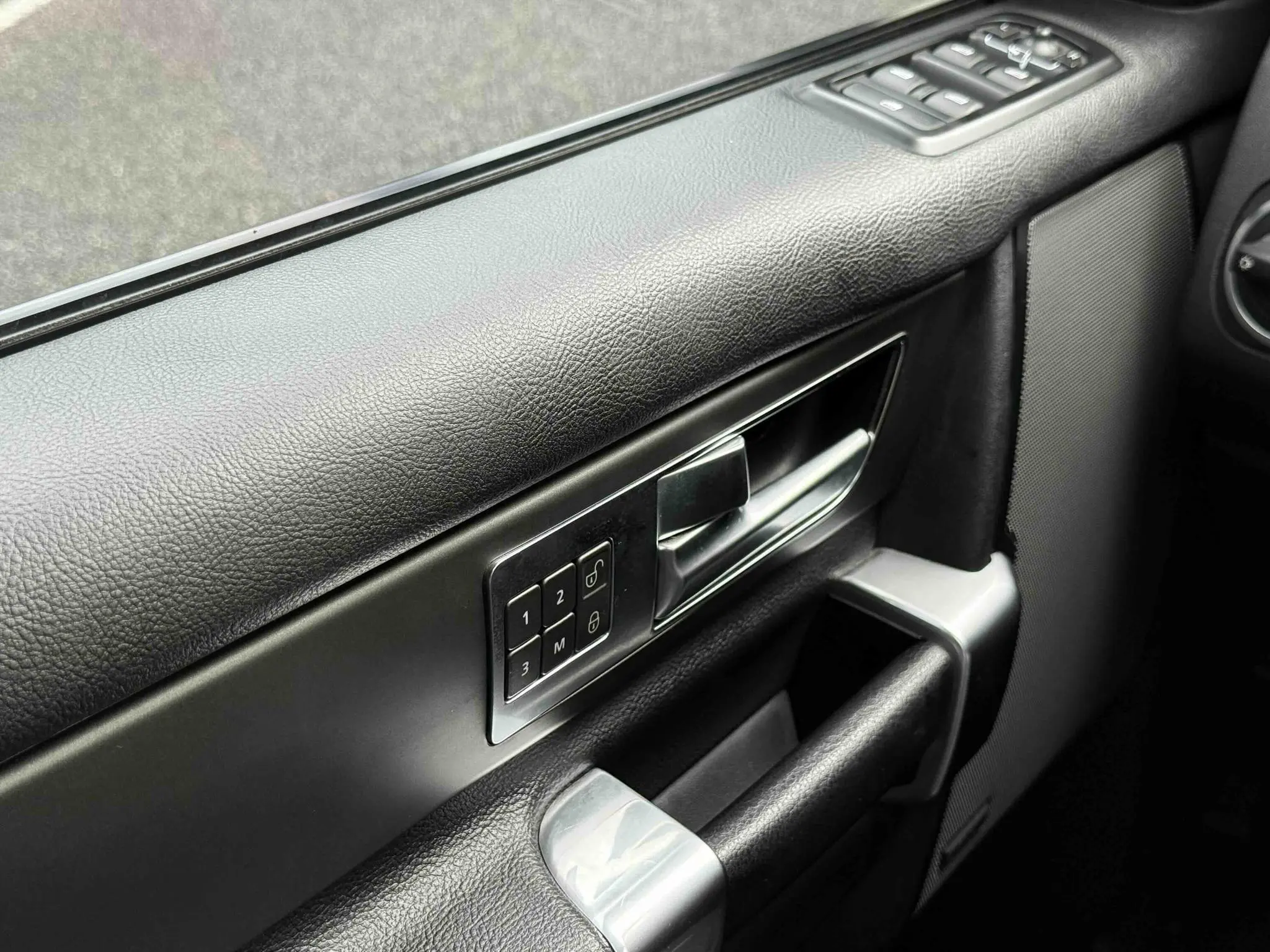 Land Rover discover 3.0 SC Yao Black Collector's Edition SE
