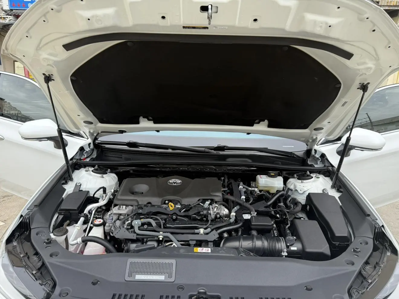 TOYOTA Asian dragon Smart Electric Hybrid Dual Engine 2.5L E-CVT XLE Premium Edition