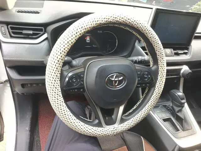 TOYOTA RAV4 Rongfang 2.0L CVT two-wheel drive fashion version
