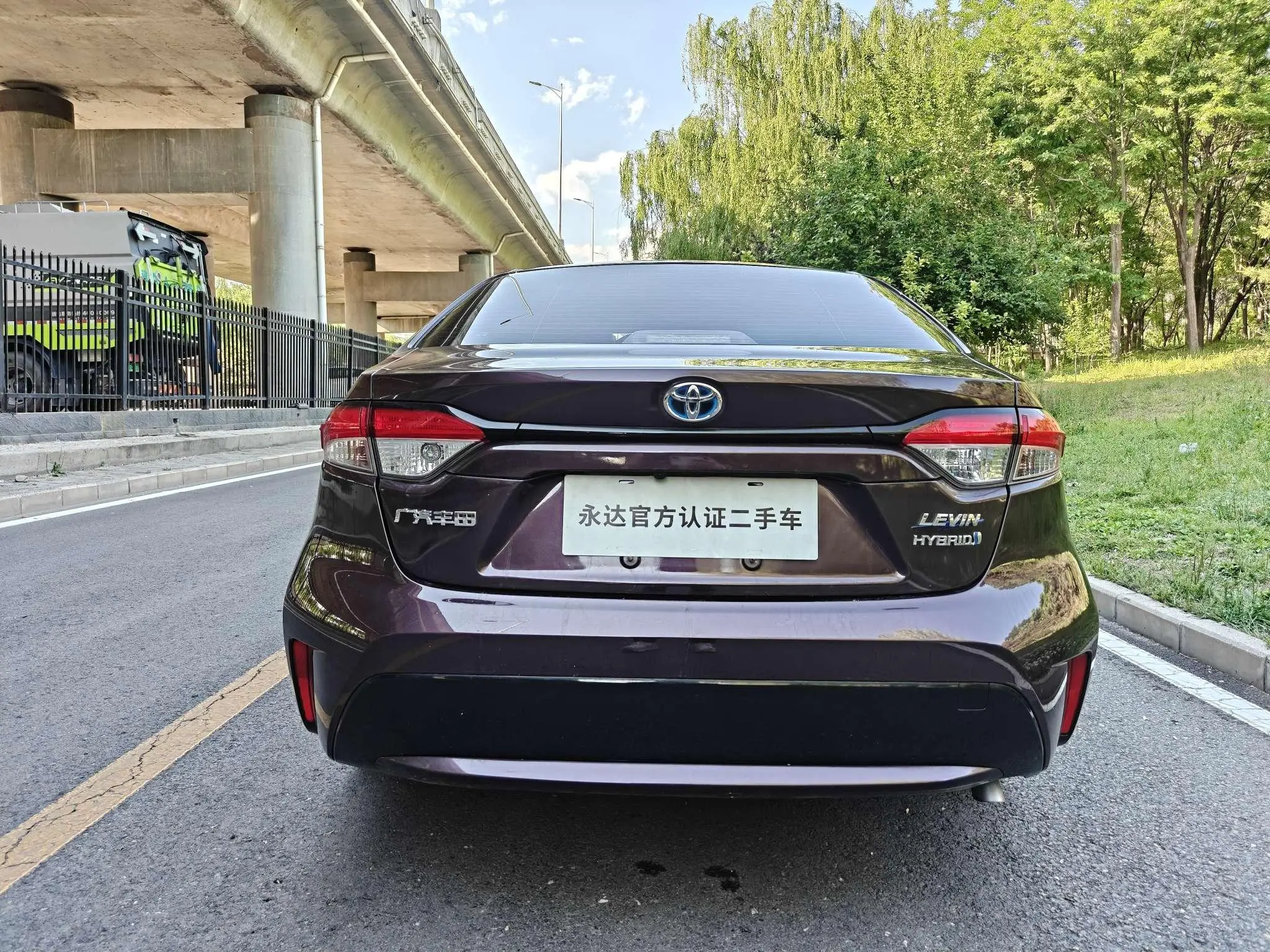 TOYOTA Lei Ling Dual engine 1.8H E-CVT Deluxe Edition