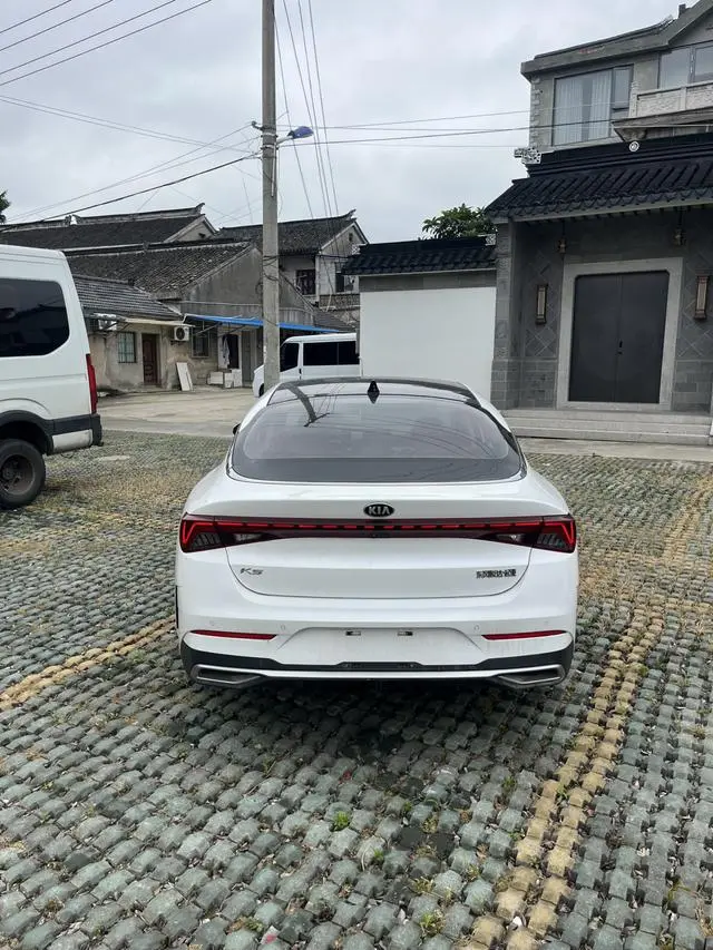 Kia Kia K5 270T CVVD Deluxe Edition