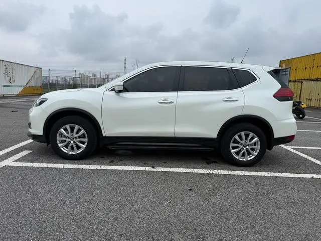 Nissan Qijun 2.0 L XL ITS 3rows CVT 2WD Zhilian seven-seater comfort edition