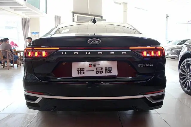 Ford Mondeo EcoBoost 180 Luxury