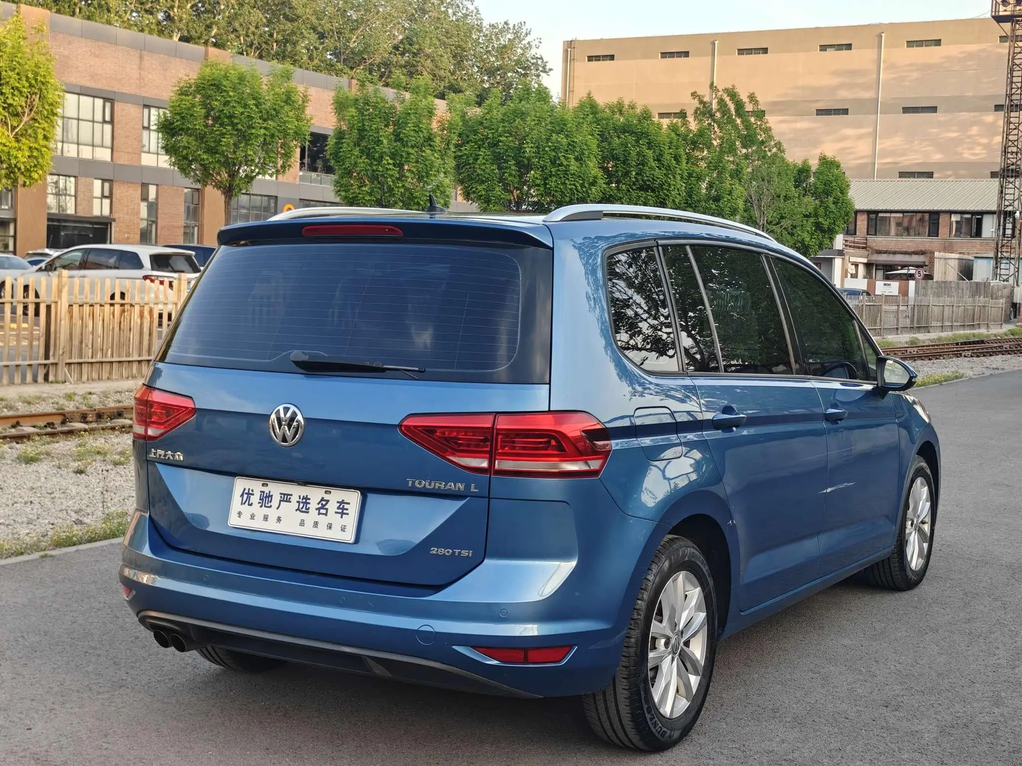 Volkswagen Touran L 280TSI Automatic Shuya Version