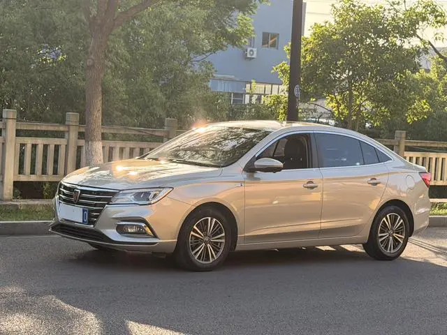 Roewe Roewe i5 1.5L automatic 4G Interconnection Linghao Ultimate Edition Country VI
