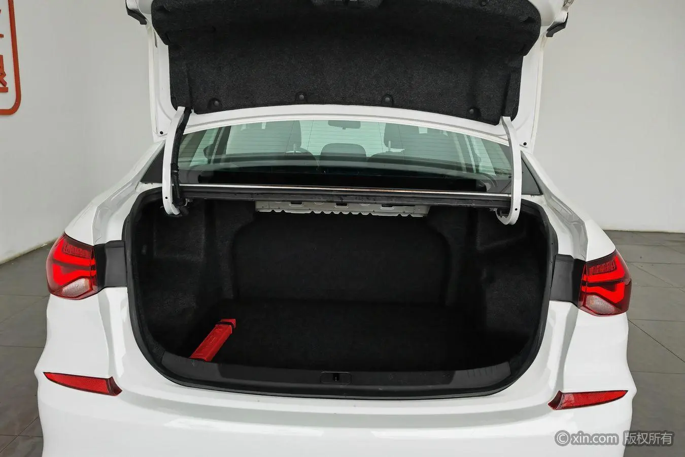 Chevrolet Cruze 320 automatic Enjoy Skylight version