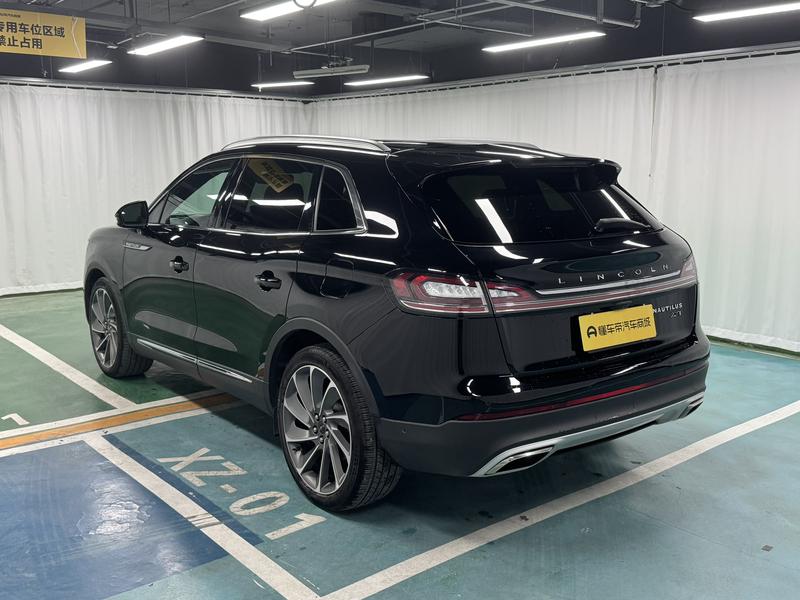Lincoln Voyager 2021