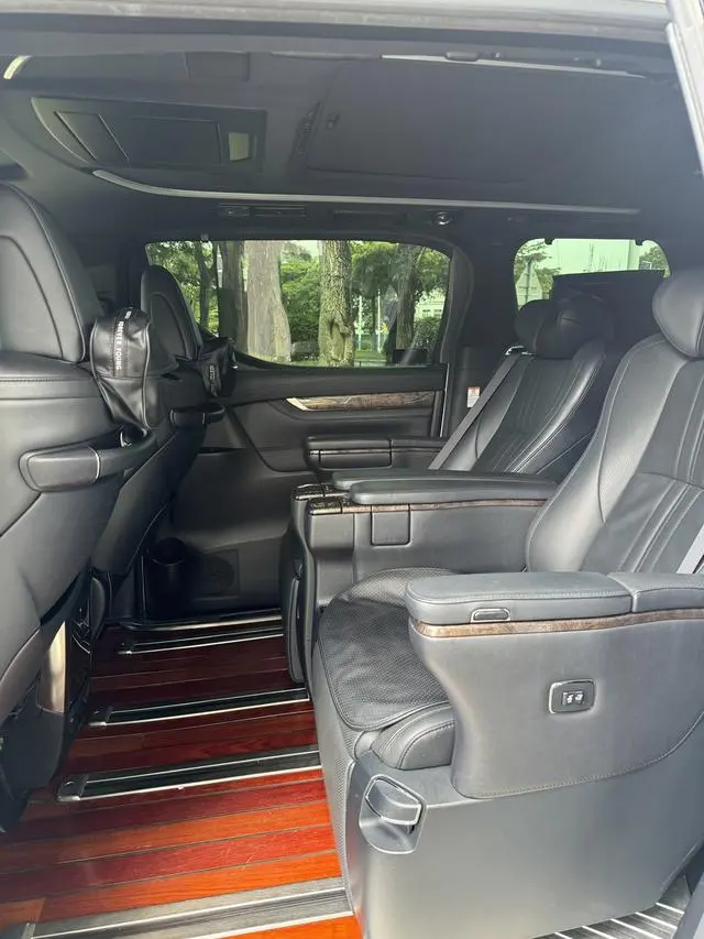 TOYOTA Elfa Dual engine 2.5L Premium Edition