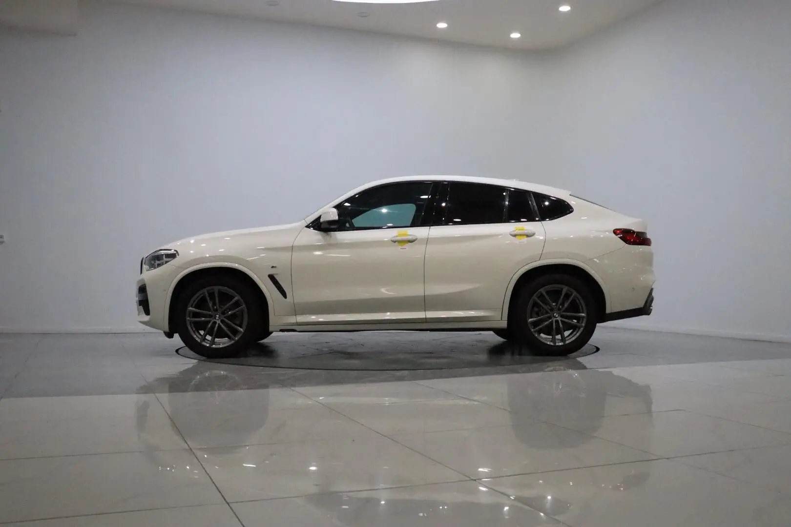 BMW BMW X4 xDrive25i M sports suit